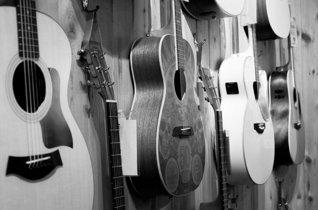 Guitar hanger