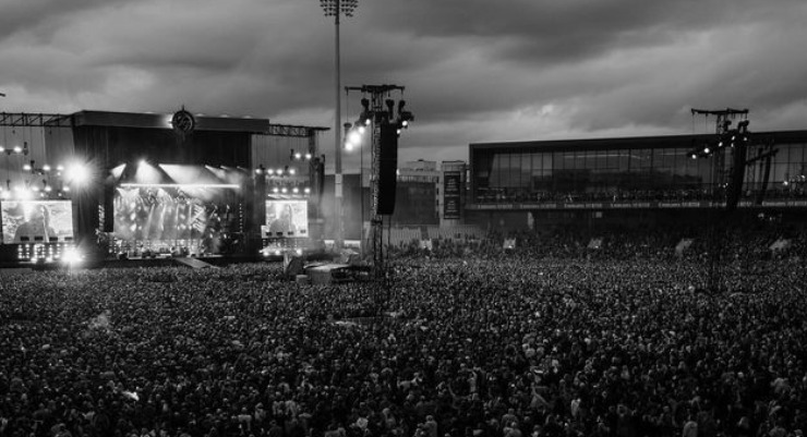 Crowd at Foof Fighters' concert